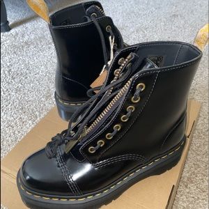 Brand New Never Worn Vegan Sinclair Platform Dr. Marten Boots